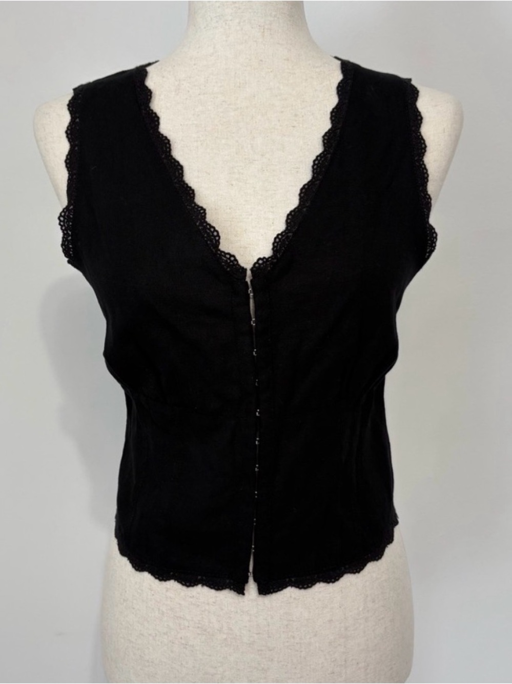 Coco & Shay Black Lace Trim Vest Tank Sz m